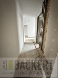 Bild (9ad54a64eb0b37c0251050437ee5e80f): Teilentkernte Doppelhaush�lfte sucht neuen Besitzer