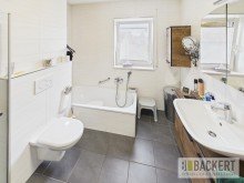 Badezimmer Neuwertiger Winkelbungalow in begehrter Wohnlage - energieeffizient & gepflegt