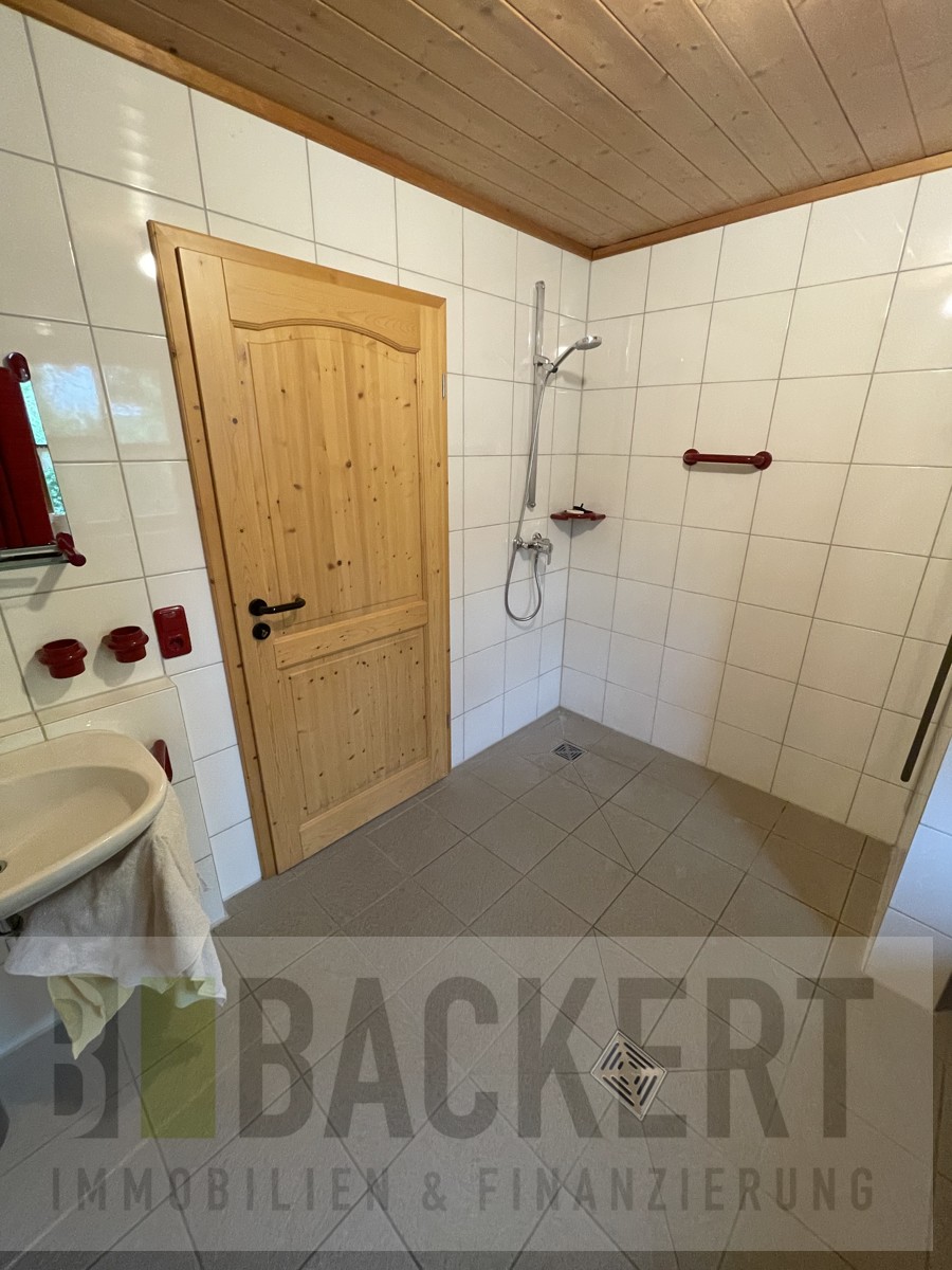 barrierefreies Badezimmer im EG Einfamilienhaus Weismain