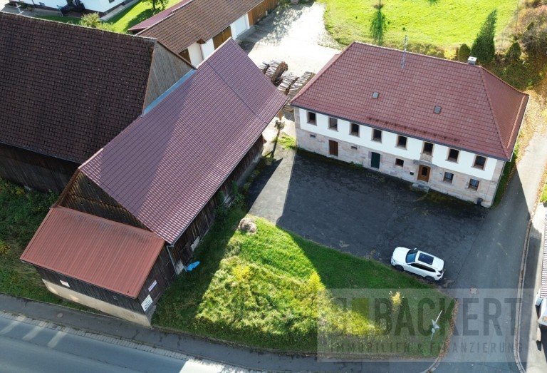 Wohnhaus mit Scheune Kulmbach / L�sau Einfamilienhaus Einzigartiges landwirtschaftliches Anwesen - Wohnhaus, Scheunen und noch viel mehr!