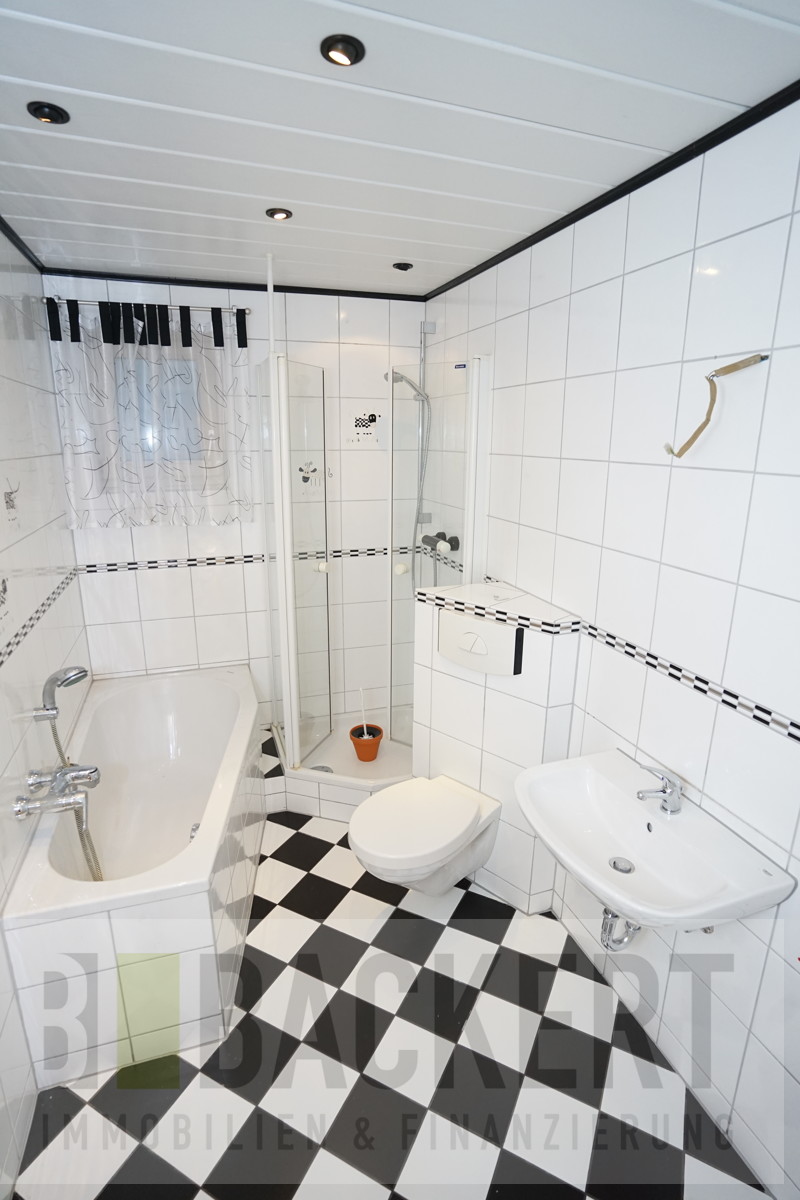 Badezimmer Einliegerwohnung Doppelhaush�lfte Weismain