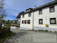 Seitenansicht mit Altbau Etabliertes Gasthaus mit Fremdenzimmern, Nebengeb�ude und viel Grund sucht Wirtsleute!