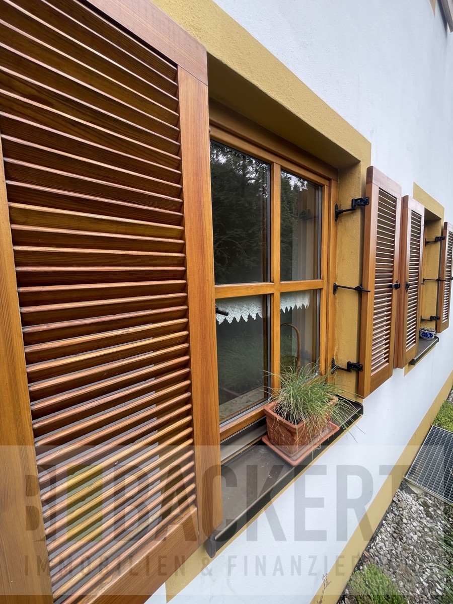 Fensterl�den aus Echtholz Einfamilienhaus Weismain