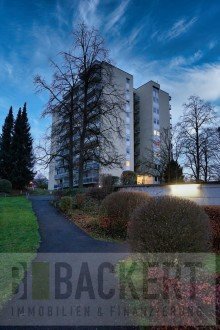 Ansicht Wohnanlage Renovierungsbed�rftige 3-Zimmer-Wohnung �ber den D�chern von Lichtenfels!