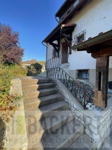 Treppenaufgang Haust�re Ger�umiges Zweifamilienhaus im Herzen von Weismain.