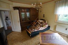 Wohnzimmer 1. OG Sanierungsbed�rftiges Zweifamilienhaus mit Einliegerwohnung in Hanglage von Bad Berneck.