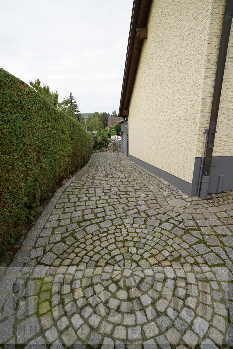 seitlicher Grundst�cksbereich Einfamilienhaus Waldsassen