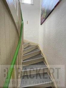 Treppenaufgang EG-OG Geschichtstr�chtiges Ausflugslokal mit Wohnung und
Fremdenzimmern im Herzen von Ruhla.