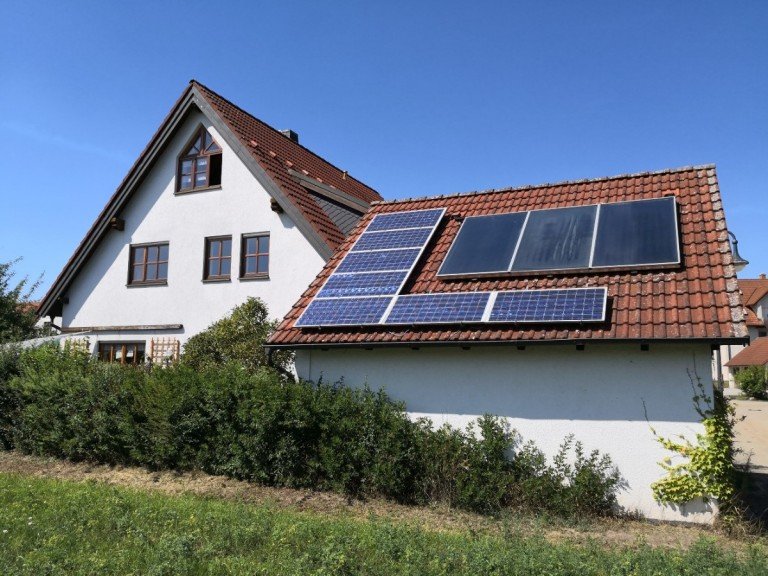 Ansicht S�dseite Speichersdorf Einfamilienhaus Gro�es Familiendomizil nur ca. 15 Min. von Bayreuth!