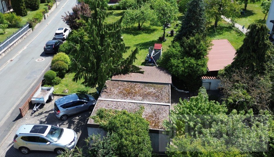 Garage und Gartenbereich Zweifamilienhaus Burgkunstadt