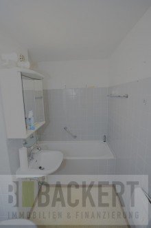 Badezimmer Renovierungsbed�rftige 3-Zimmer-Wohnung �ber den D�chern von Lichtenfels!