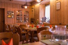 Restaurant Etabliertes Gasthaus mit Fremdenzimmern, Nebengeb�ude und viel Grund sucht Wirtsleute!