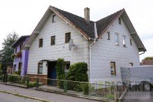 Ansicht Stra�enseite Charmante Doppelhaush�lfte mit gro�em Gartenbereich
