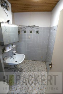 zweites Badezimmer Gro�e und helle 4-Zimmer-Wohnung �ber den D�chern von Lichtenfels. Oberste Etage!