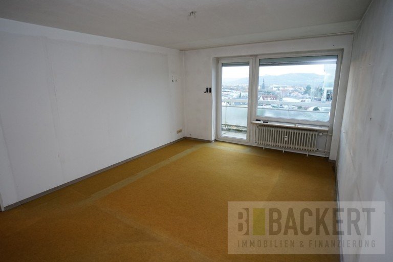 Wohnzimmer Lichtenfels Etagenwohnung Renovierungsbed�rftige 3-Zimmer-Wohnung �ber den D�chern von Lichtenfels!