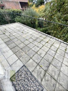 Balkon Ger�umiges Wohnhaus mit Nebengeb�ude sucht Familie