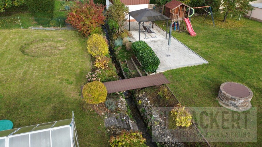 Gartenbereich mit Bachlauf Zweifamilienhaus Weismain