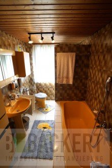 Badezimmer im Obergeschoss Wohn- und Gesch�ftshaus in absolut zentraler Lage von Burgkunstadt!