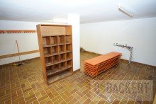 Lagerkeller unterhalb der Garage Gro�es Wohnhaus mit Einliegerwohnung und tollem Garten in BT-Oberpreuschwitz!