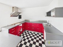 K�che OG Ger�umiges Wohnhaus mit bis zu drei Einheiten, Garagen und Lagerhalle!