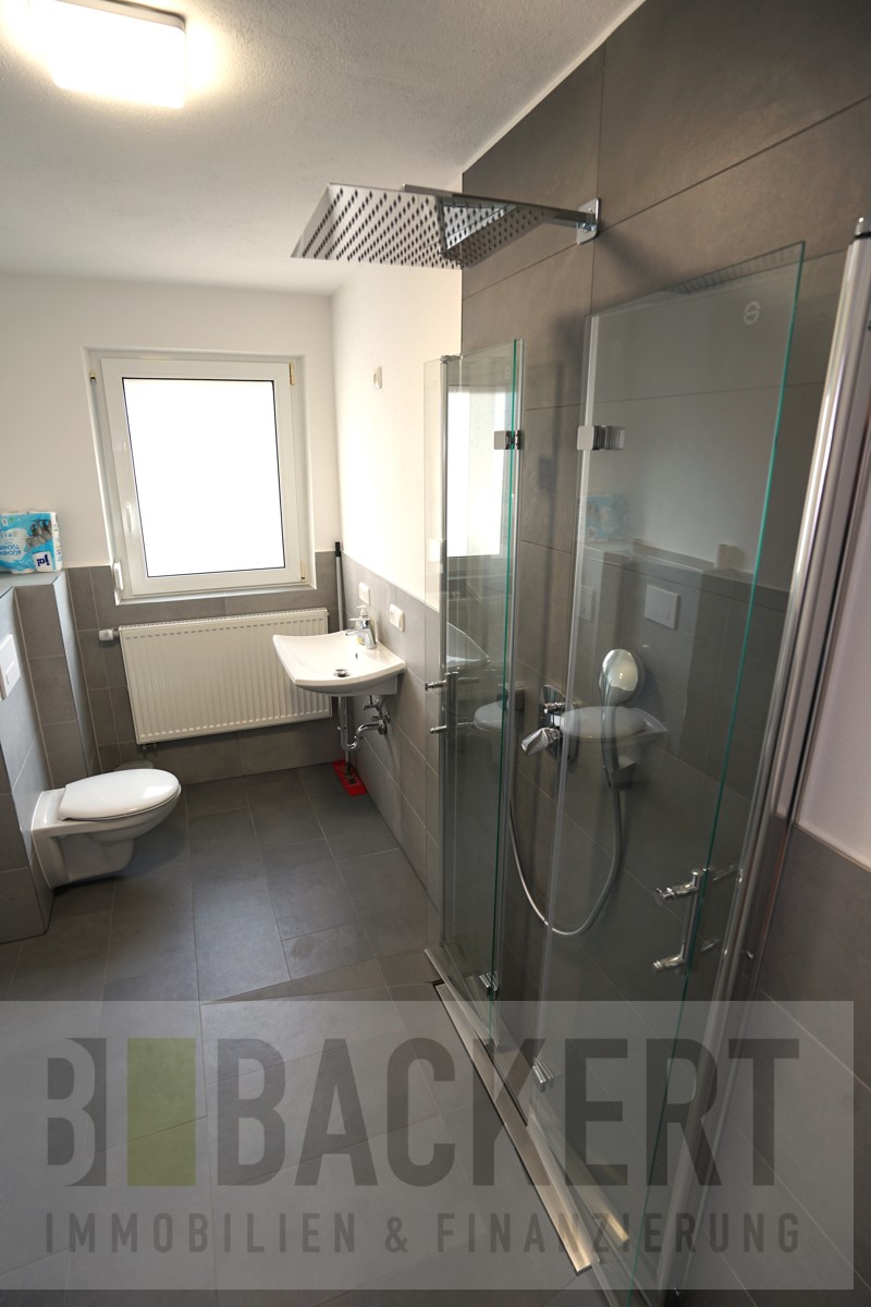 Badezimmer EG Doppelhaush�lfte Michelau in Oberfranken / Neuensee