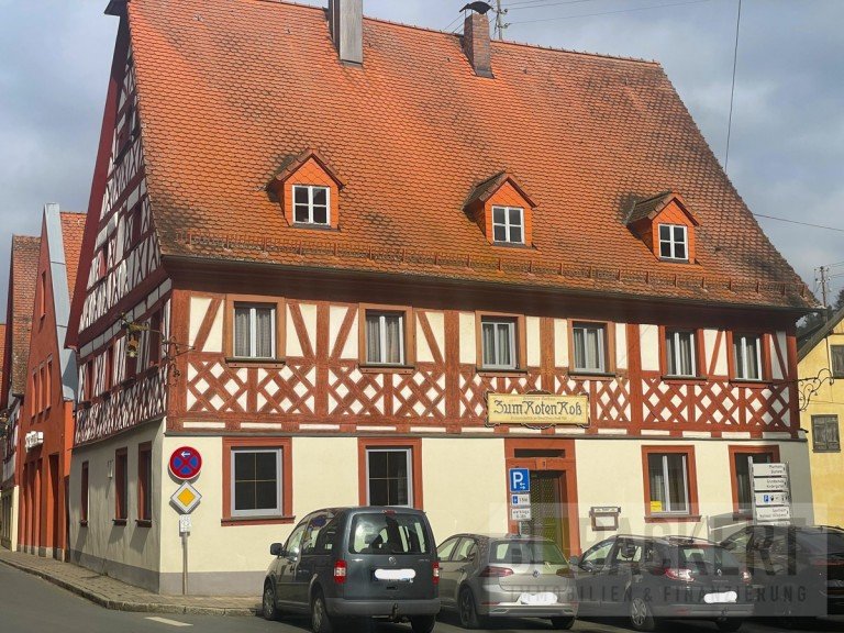 Ansicht Marktplatz Waischenfeld Gastronomie und Wohnung Ein St�ck fr�nkische Geschichte! Historisches Gasthaus inmitten des Luftkurortes Waischenfeld.