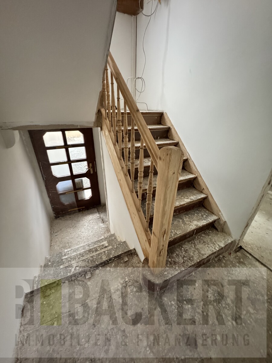 Treppenhaus Erdgeschoss Doppelhaush�lfte Floh-Seligenthal