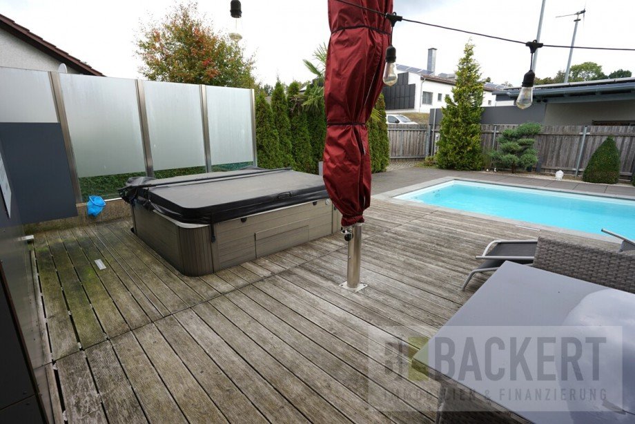 Au�enbereich mit Whirlpool und Pool Einfamilienhaus Waldsassen