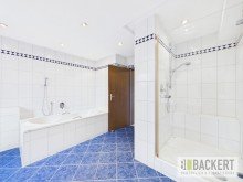 Badezimmer EG Ger�umiges Wohnhaus mit Ausbaureserve in Kulmbach - Wohnen und Arbeiten unter einem Dach
