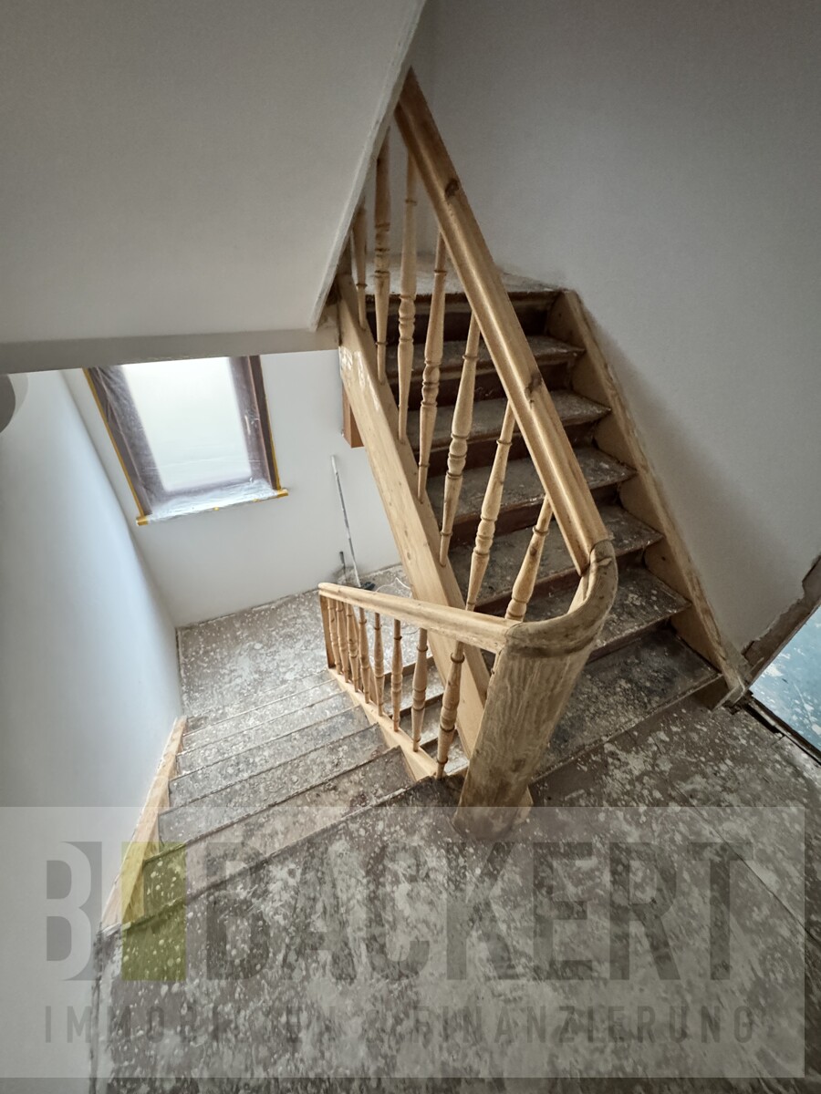 Treppenhaus Obergeschoss Doppelhaush�lfte Floh-Seligenthal
