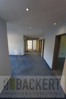 Flurbereich Praxis, B�ro oder doch Nutzung als Wohnhaus! 
Bungalow in Toplage von Altenkunstadt