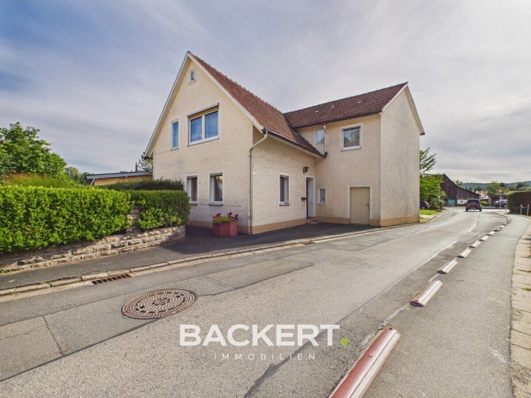 Ansicht Stra�enseite Burgkunstadt Einfamilienhaus Zentrale Lage, gro�e M�glichkeiten - renovierungsbed�rftiger Altbau sucht geschickte H�nde