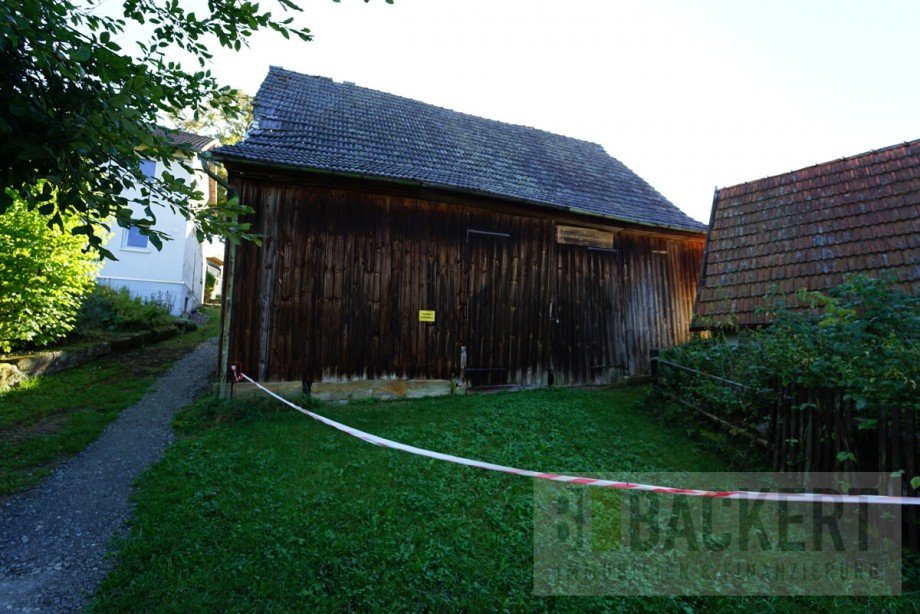 Scheune (evtl. Abriss und Garagenneubau) Zweifamilienhaus Mainleus