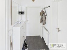 Eingangsbereich Neuwertiger Winkelbungalow in begehrter Wohnlage - energieeffizient & gepflegt