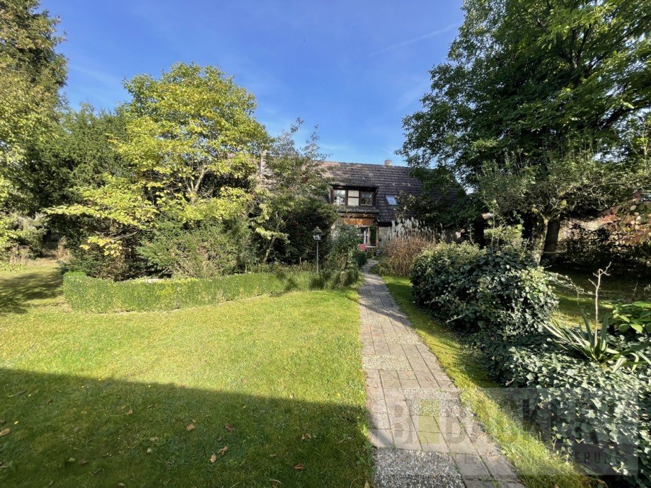 Weg vom Carport Landhaus Trebgast