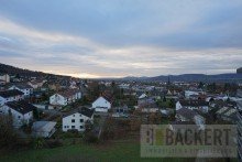 Aussicht vom Balkon Renovierungsbed�rftige 3-Zimmer-Wohnung �ber den D�chern von Lichtenfels!